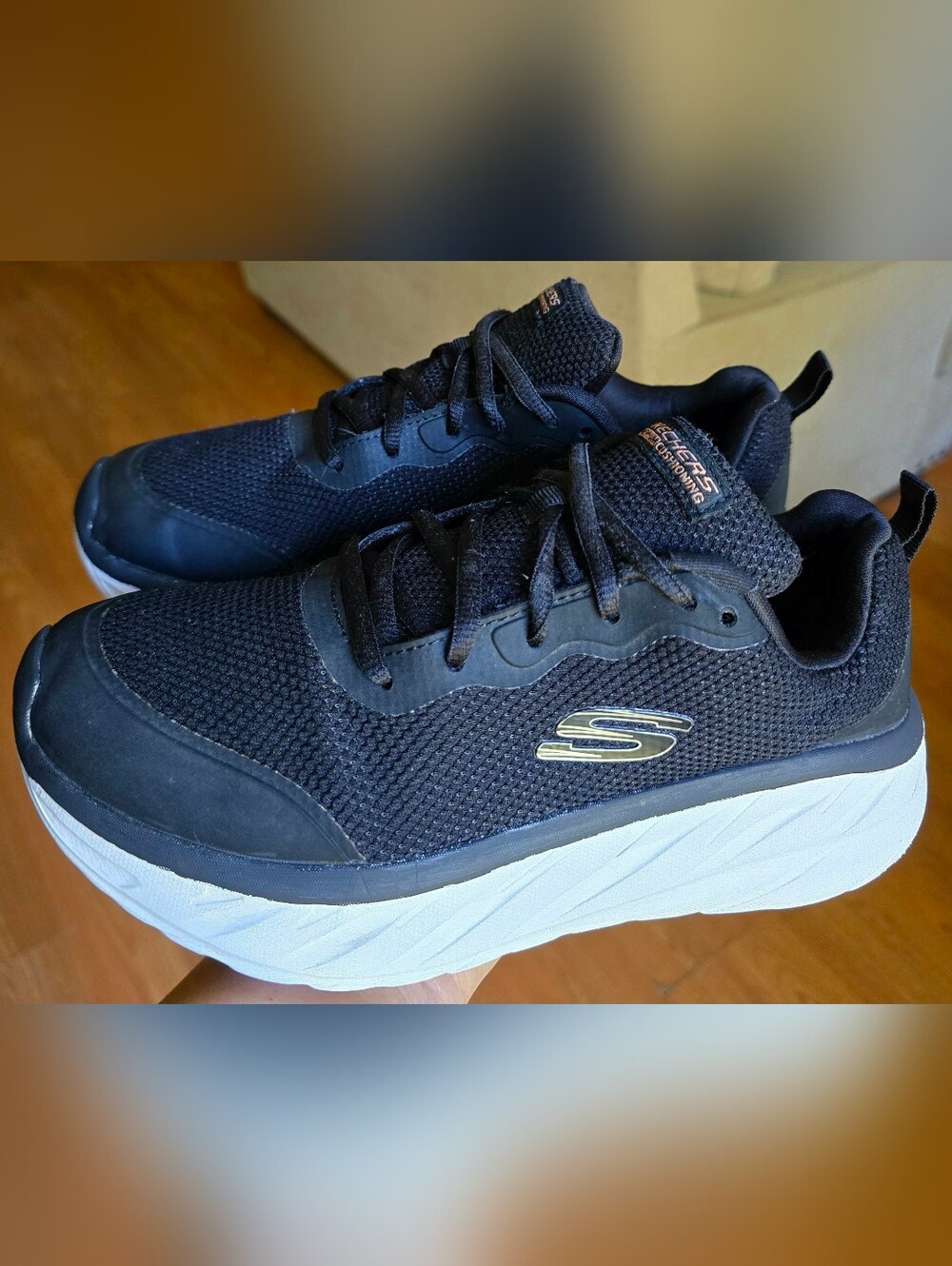 SZ 7.5 Women's SKECHERS D'LUX ULTRA Premium Cushioning 'Black'